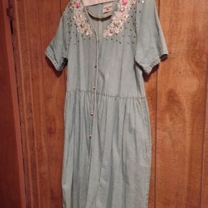 VINTAGE COLON LADIES BLUE JEAN DRESS. SIZE MEDIUM.